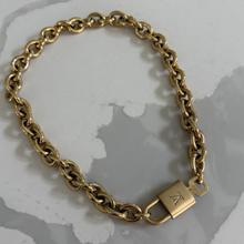 Load image into Gallery viewer, The Kris Necklace