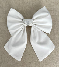 Load image into Gallery viewer, The Poppy Linen Bow